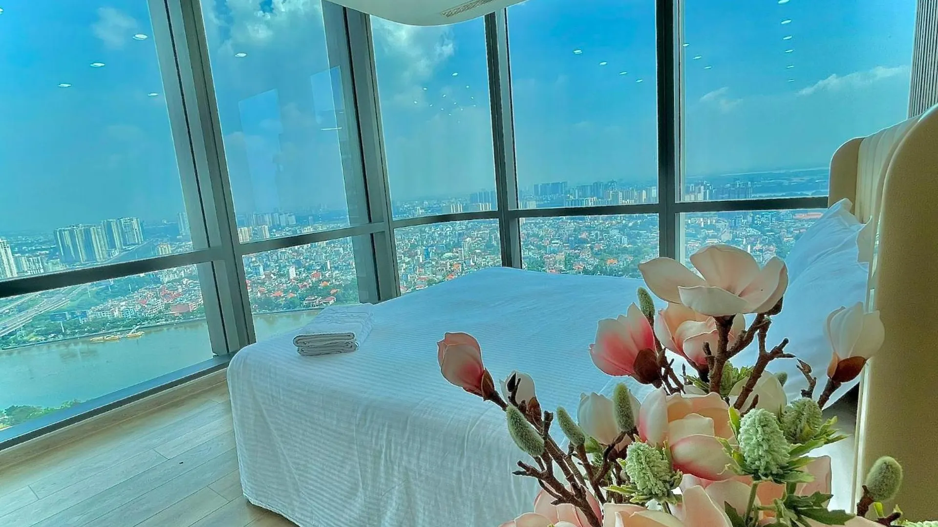 Landmark 81 - Luxury 1,2,3,4 Bedroom Apartments - Stay In The Top Of Vietnam Ho Chi Minh City