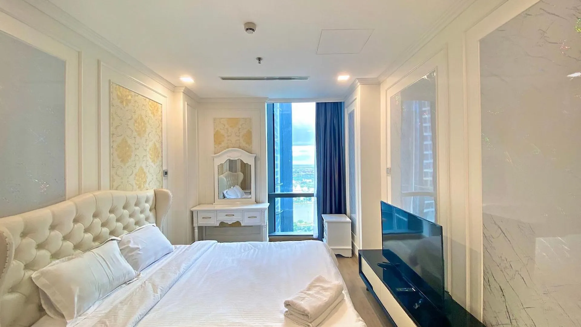 Landmark 81 - Luxury 1,2,3,4 Bedroom Apartments - Stay In The Top Of Vietnam Ho Chi Minh City Vietnam
