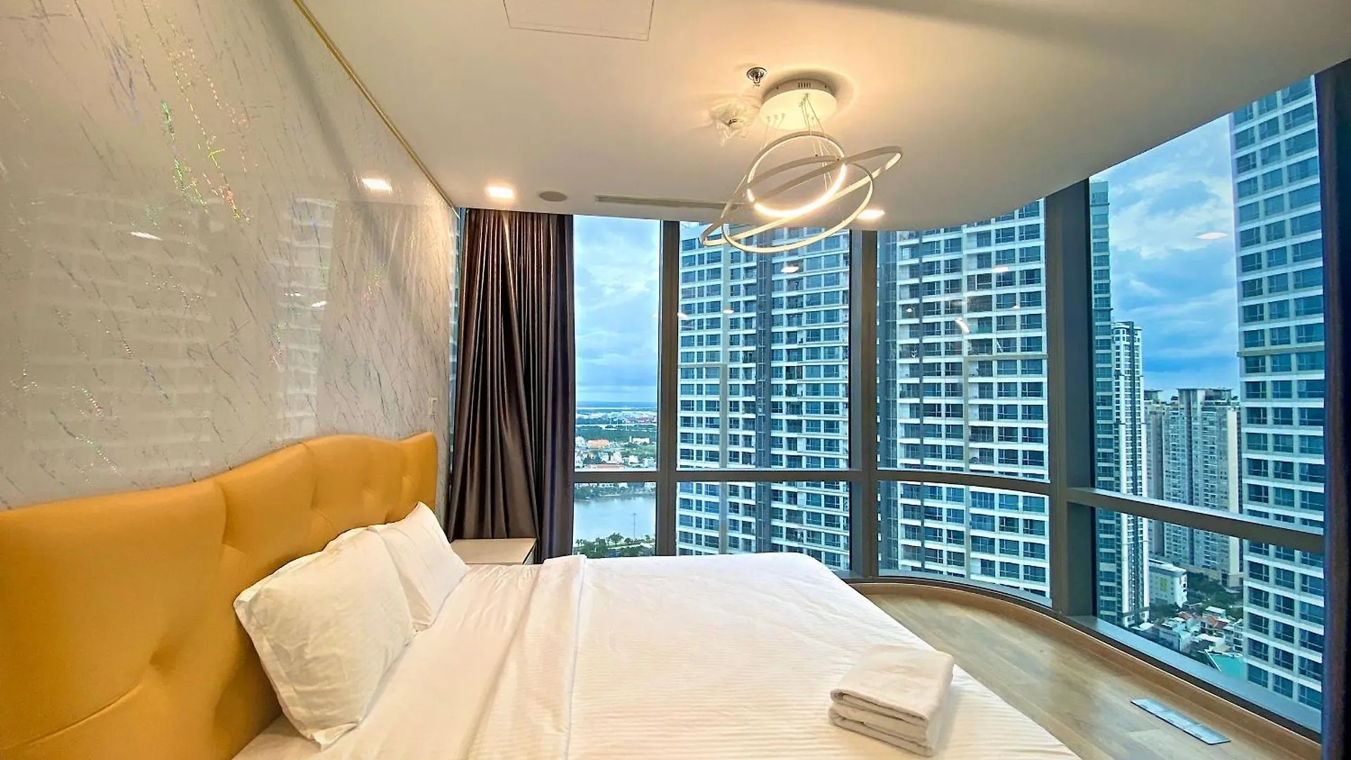 Landmark 81 - Luxury 1,2,3,4 Bedroom Apartments - Stay In The Top Of Vietnam Ho Chi Minh City