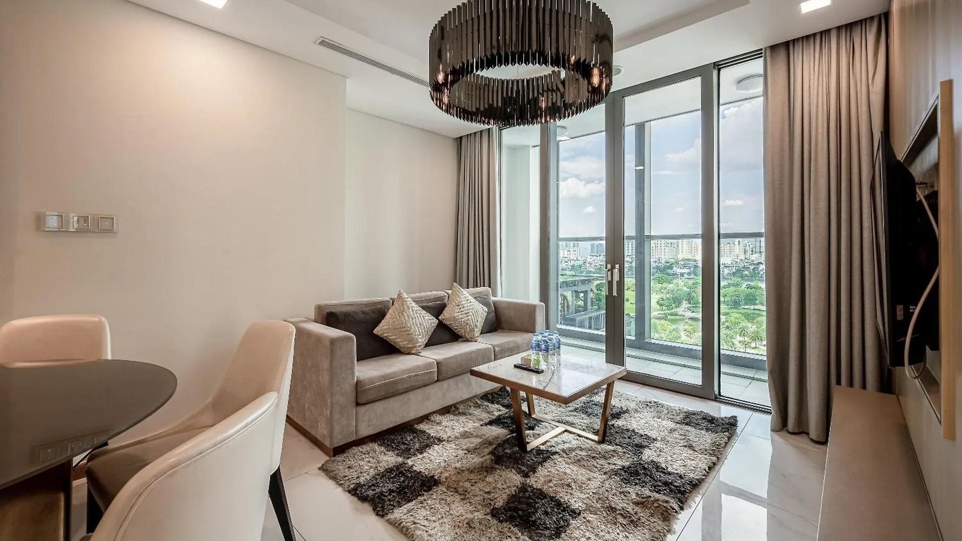 Landmark 81 - Luxury 1,2,3,4 Bedroom Apartments - Stay In The Top Of Vietnam Ho Chi Minh City
